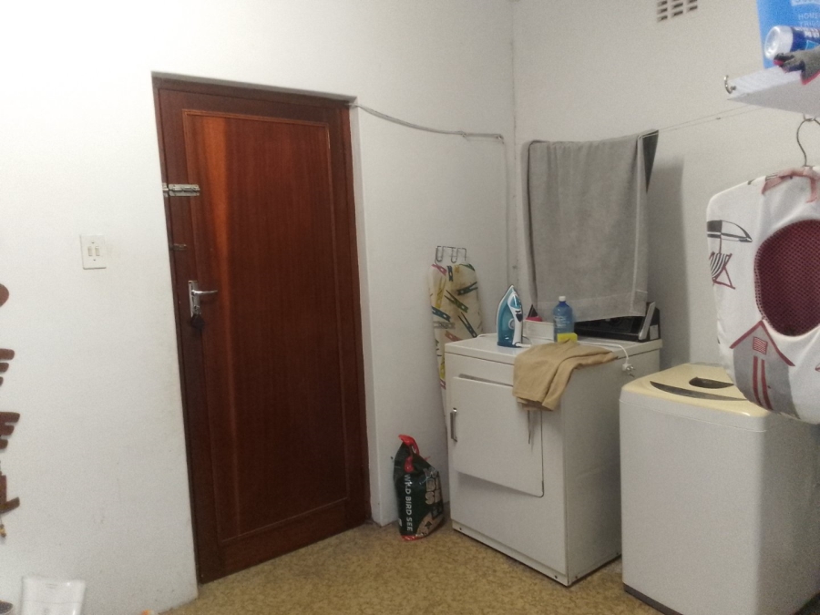 To Let 4 Bedroom Property for Rent in Glen Barrie Western Cape